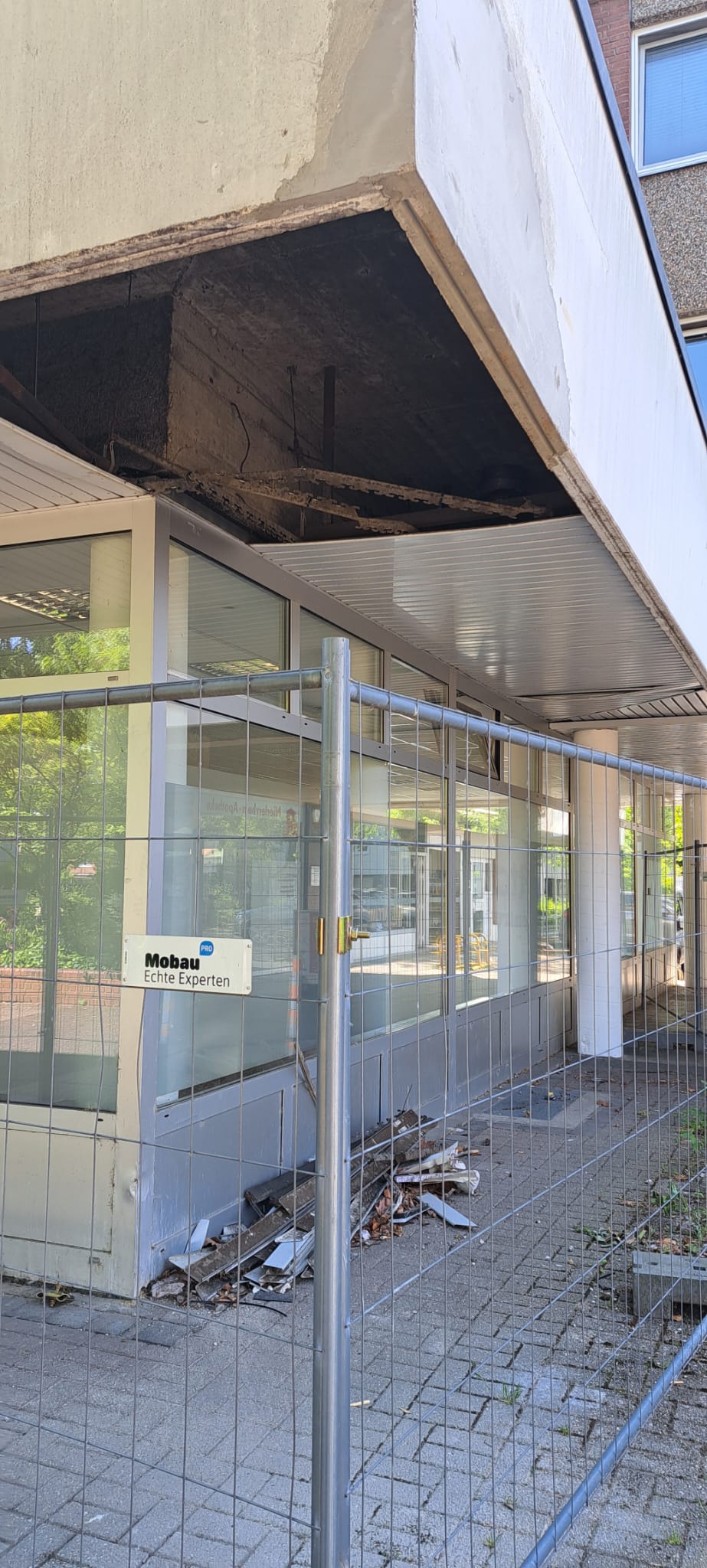 Bauschadehn an Gebäude am Rijekaplatz 27052026 1.jpg